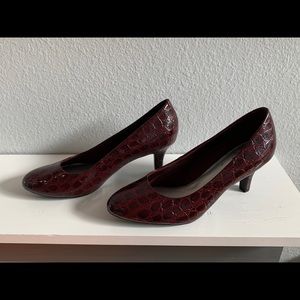 Low heel pumps